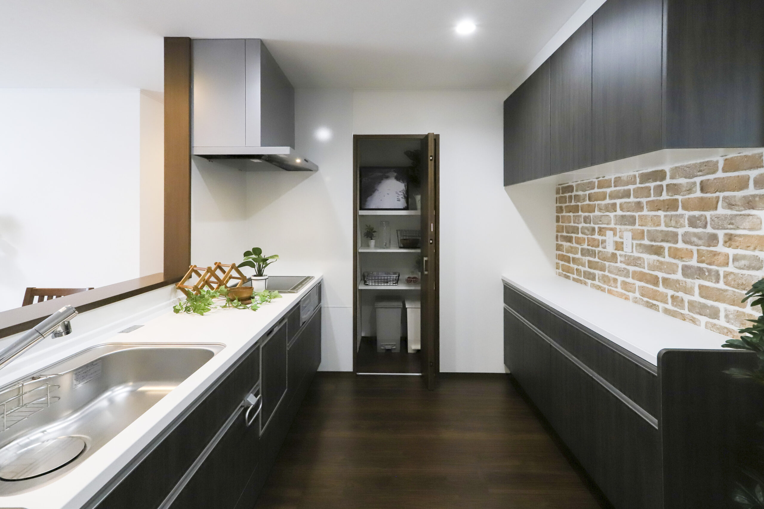 益田市かもしま東平屋モデルハウス キッチン パントリー