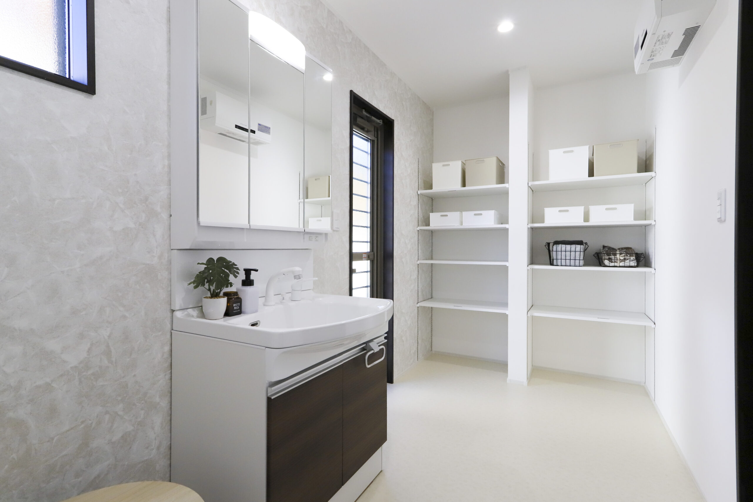 益田市七尾町平屋モデルハウス　ランドリールーム